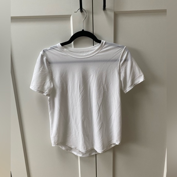 Lululemon White T-Shirt - Picture 1 of 3